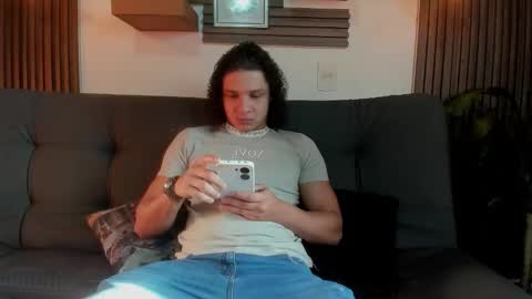 independent model online show from 10/19/25, 09:48