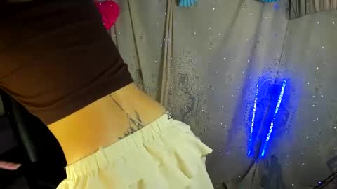 Snapshot of belinda_luna_ chatting on 02/21/25, 02:28 modelo independiente online show from 02/21/25, 02:28