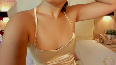Snapshot of bella1207 chatting on 07/13/26, 07:16 Bella cam online show from 07/13/26, 07:16