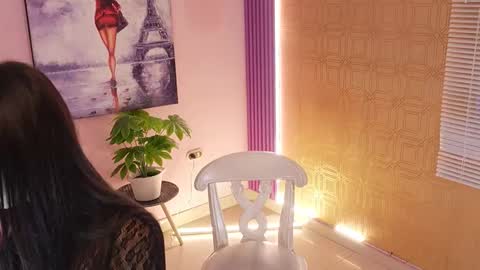 bella19   online show from 10/15/25, 08:20