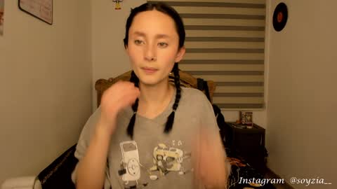 Snapshot of bella__w chatting on 12/03/24, 04:03 Zia online show from 12/03/24, 04:03