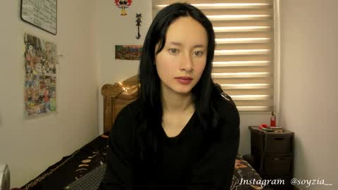 Snapshot of bella__w chatting on 02/22/25, 04:51 Zia online show from 02/22/25, 04:51