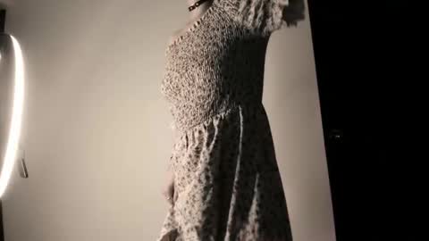 Snapshot of bella__w chatting on 10/31/25, 02:40 Zia online show from 10/31/25, 02:40