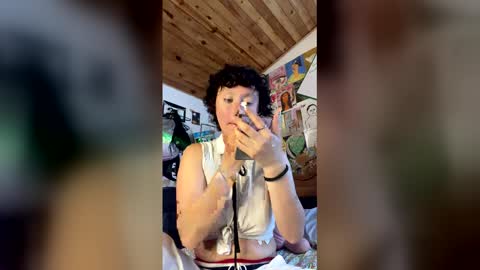 Snapshot of bella__w chatting on 01/17/26, 07:50 Zia online show from 01/17/26, 07:50