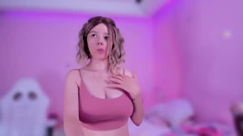 Snapshot of bella_adams_ chatting on 02/01/25, 11:37 isabella online show from 02/01/25, 11:37