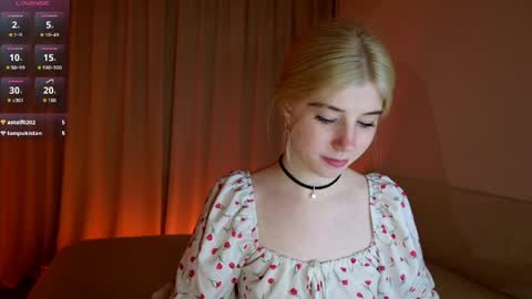 Snapshot of bella_amoury chatting on 05/14/26, 06:37 Bella online show from 05/14/26, 06:37