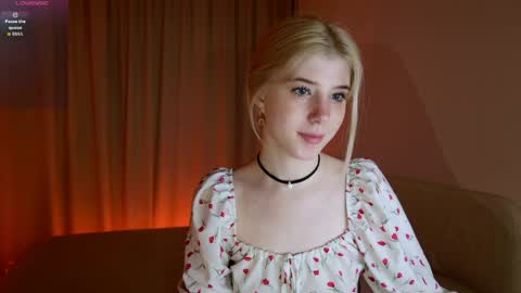 Snapshot of bella_amoury chatting on 05/15/26, 12:01 Bella online show from 05/15/26, 12:01