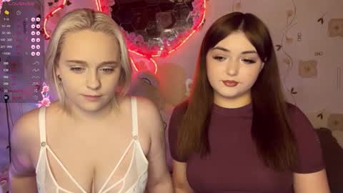 bella_and_alice online show from 11/19/25, 02:17