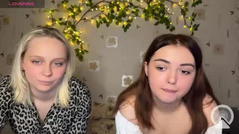 bella_and_alice online show from 05/12/26, 04:15