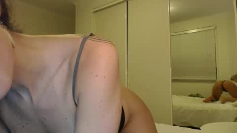 Bella online show from 10/03/25, 10:45