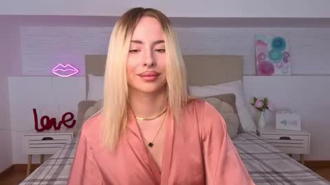 Snapshot of bella_crazyy chatting on 04/29/26, 07:42 Bella online show from 04/29/26, 07:42