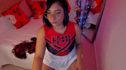 Snapshot of bella_desi chatting on 12/04/24, 11:52 Dessi online show from 12/04/24, 11:52