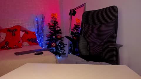Snapshot of bella_desi chatting on 12/28/24, 03:37 Dessi online show from 12/28/24, 03:37