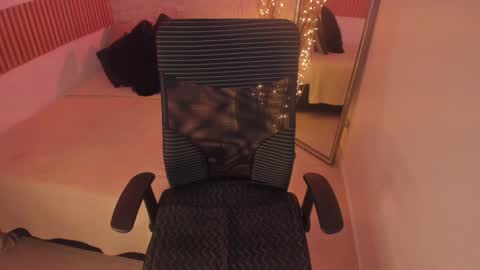 Snapshot of bella_desi chatting on 01/25/25, 12:47 Dessi online show from 01/25/25, 12:47