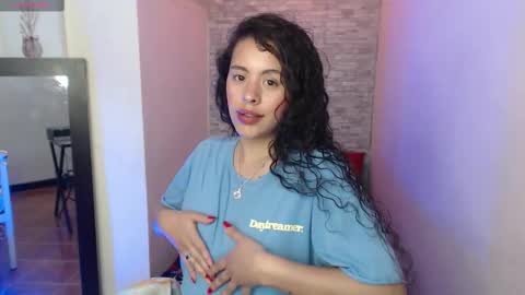 bella_flower_ online show from 11/13/25, 08:08