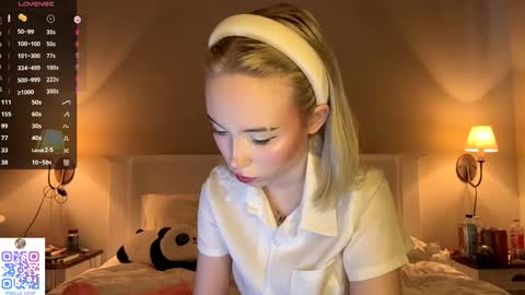 Snapshot of bella_gasp chatting on 09/23/25, 09:23 Jane online show from 09/23/25, 09:23