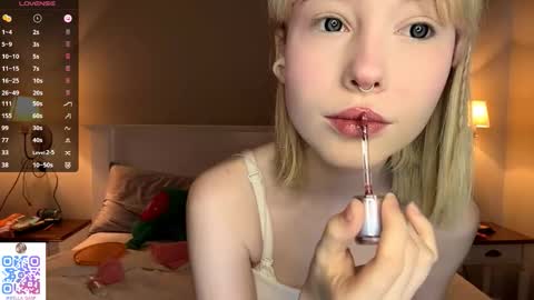 Snapshot of bella_gasp chatting on 10/02/25, 09:16 Jane online show from 10/02/25, 09:16