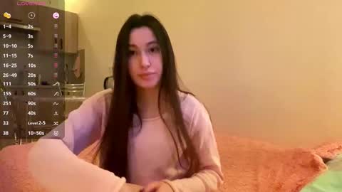 Snapshot of bella_gasp chatting on 11/19/25, 04:12 Jane online show from 11/19/25, 04:12