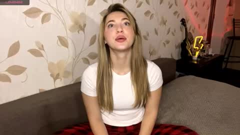 Snapshot of bella_gasp chatting on 12/05/25, 05:31 Jane online show from 12/05/25, 05:31