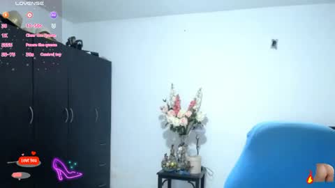 Snapshot of bella_ghisell chatting on 04/12/26, 12:04 Bella online show from 04/12/26, 12:04