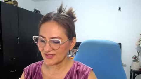 Snapshot of bella_ghisell chatting on 07/15/26, 01:33 Bella online show from 07/15/26, 01:33