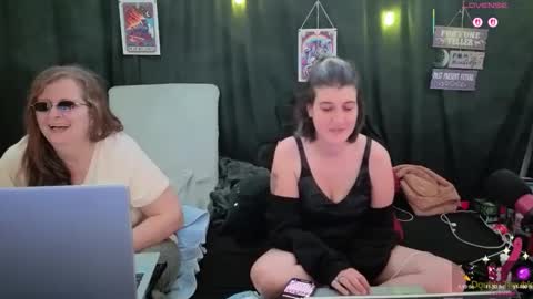 Bella James online show from 11/22/25, 05:23