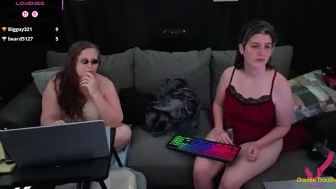 Snapshot of bella_james_1988 chatting on 12/19/25, 05:42 Bella James online show from 12/19/25, 05:42