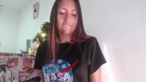 Snapshot of bella_marlowe chatting on 12/23/24, 12:14 Bella Marlowe online show from 12/23/24, 12:14