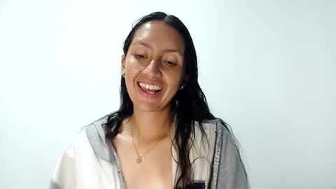 Snapshot of bella_marlowe chatting on 03/24/26, 03:00 Bella Marlowe online show from 03/24/26, 03:00