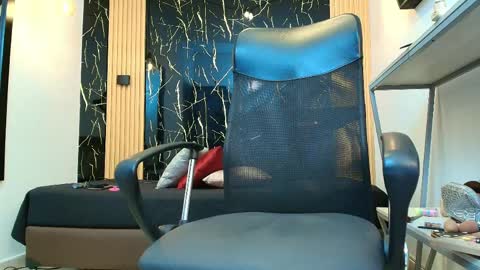     online show from 04/05/26, 07:55