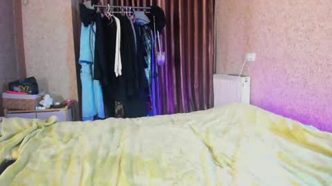 bella sims online show from 04/14/26, 08:26