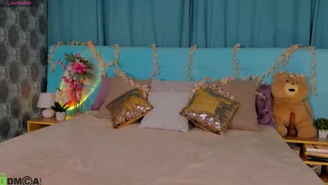 Bella online show from 10/27/25, 12:04