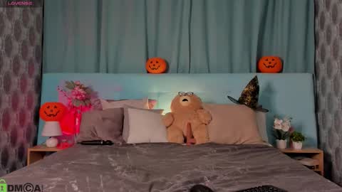 Bella online show from 10/31/25, 12:33