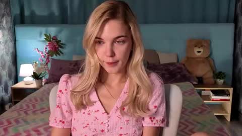 Bella online show from 12/01/25, 12:15