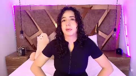 Snapshot of bella_swwan_ chatting on 06/21/26, 06:32 Bella Swwan online show from 06/21/26, 06:32