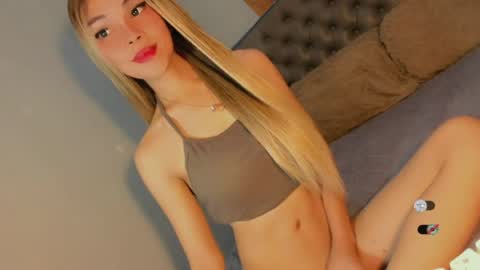 Snapshot of bella_tara chatting on 05/18/26, 04:07 Bella online show from 05/18/26, 04:07
