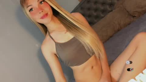 Snapshot of bella_tara chatting on 06/04/26, 03:45 Bella online show from 06/04/26, 03:45
