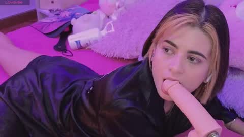 bella_thixx online show from 04/22/26, 02:58