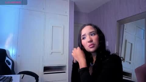Snapshot of bella_vibes_s chatting on 05/06/26, 12:32 Bella online show from 05/06/26, 12:32