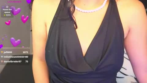 Snapshot of bella_vibes_s chatting on 05/10/26, 01:11 Bella online show from 05/10/26, 01:11