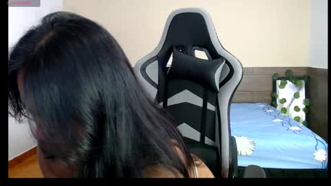 bella_warzon online show from 04/20/26, 09:49