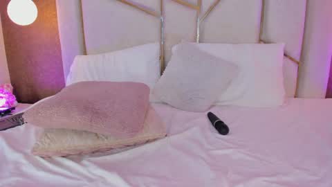 Snapshot of bellaa_swant chatting on 07/23/26, 11:46 Cris online show from 07/23/26, 11:46