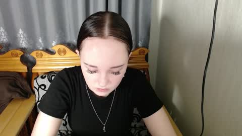 Snapshot of bellaabey chatting on 09/18/25, 01:57 Bella online show from 09/18/25, 01:57