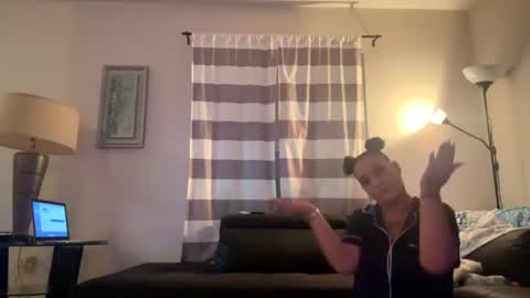 Snapshot of bellabeanz chatting on 07/18/26, 04:16 Roxy Rain online show from 07/18/26, 04:16