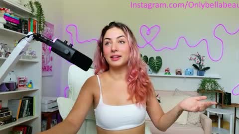 Snapshot of bellabeauu chatting on 07/07/26, 08:46 bella beau online show from 07/07/26, 08:46