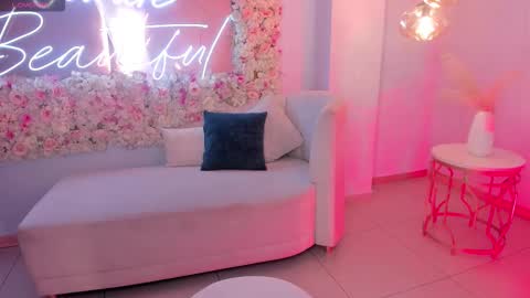  Bella C  online show from 12/05/25, 12:14