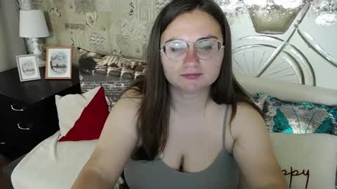 Snapshot of bellacohen chatting on 06/05/26, 05:14 Anna online show from 06/05/26, 05:14
