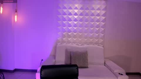 Bella online show from 04/08/26, 03:50