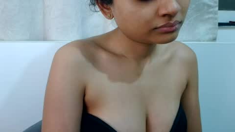 Snapshot of bellacrystall chatting on 06/27/26, 02:34 bellacrystall online show from 06/27/26, 02:34