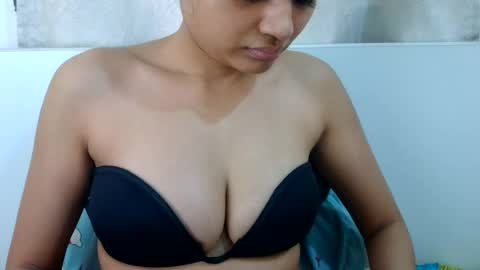 Snapshot of bellacrystall chatting on 07/10/26, 08:07 bellacrystall online show from 07/10/26, 08:07